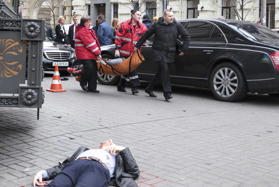 Экс-парламентарий Вороненков был убит днем 23 марта на выходе из гостиницы «Премьер Палац» в центре Киева.