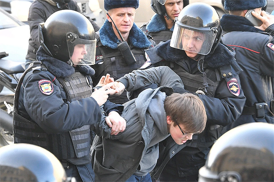 Полиция по другому. Владимирский сборный отряд полиций попал под обстрел. Как попасть в полицию с категорией в.