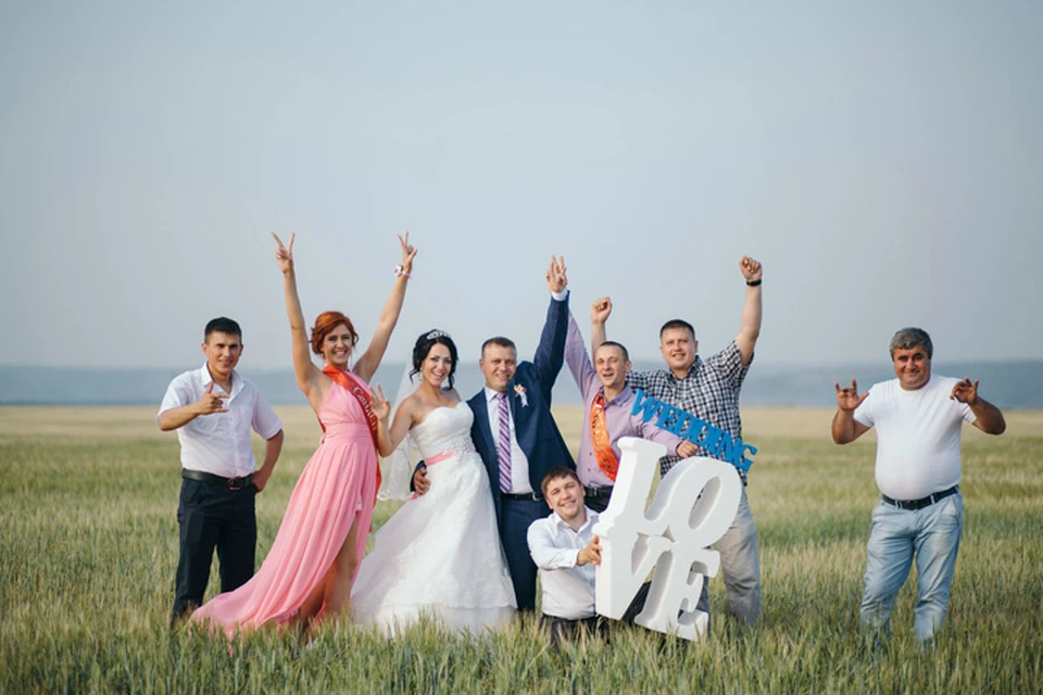 В клип рэпера Басты попало свадебное фото семьи из Иркутской области. Фото: Сергей Троянов.