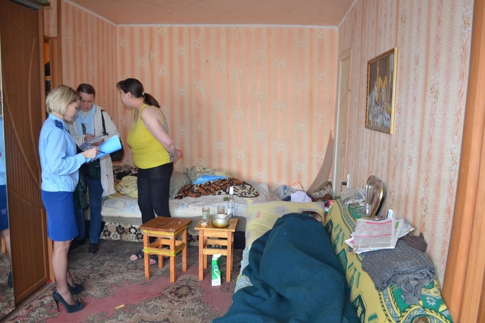 «Комсомолка» месте с комиссией проехала по неблагополучным семьям Липецка