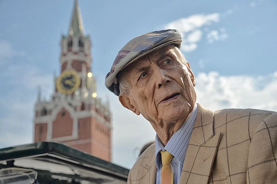 Евгений Евтушенко скончался на 85-м году жизни.
