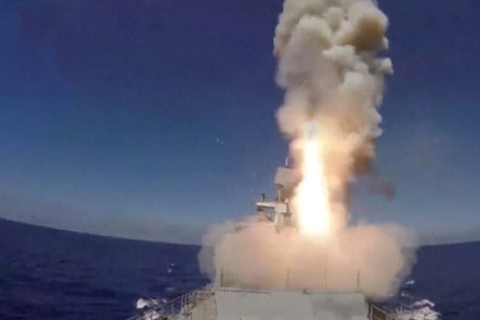 Кадр пуска российских ракет "Калибр" по позициям террористов.