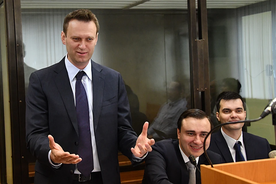 Алексей Навальный должен в течение 10 суток удалить со своих сайтов и из соцсетей публикации про Алишера Усманова. А в течение 3 месяцев - написать там же официальное опровержение