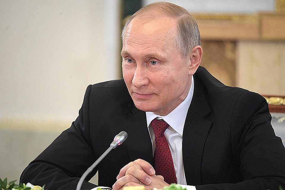 Президент России Владимир Путин во время встречи с руководителями крупнейших мировых информационных агентств в рамках XXI Петербургского экономического форума. ФОТО Алексей Дружинин/пресс-служба президента РФ/ТАСС