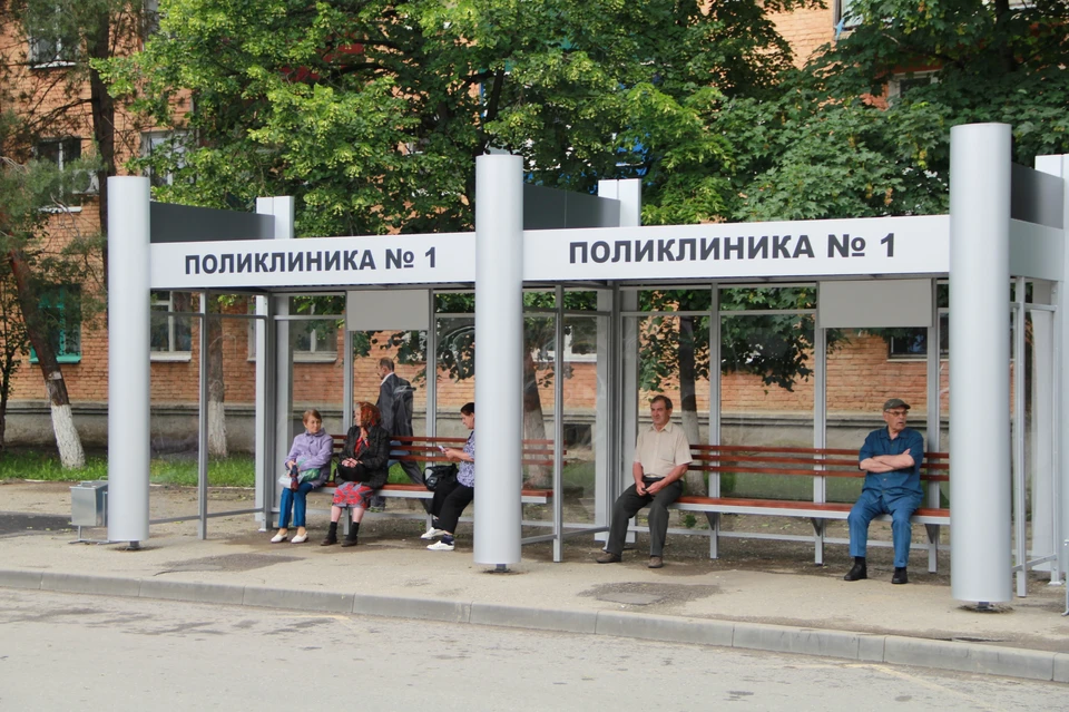 Поликлиники города майкопа. Современные остановки общественного транспорта. Остановочный павильон городской. Остановка Майкоп. Майкоп остановка университет.