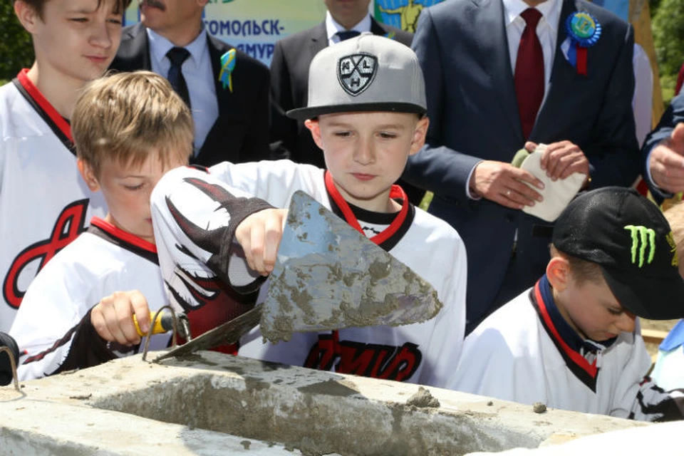 Юные хоккеисты Комсомольска заложили новый спорткомплекс