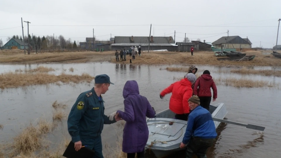 Паводки в коми. Село среднее Бугаево Усть-Цилемский район Республика Коми. Крестовка Усть-Цилемский район. Усть-Цильма паводок. Село Ермица.