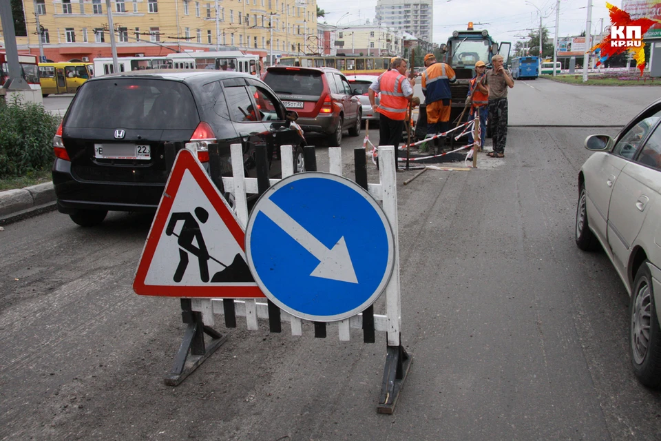 Дороги перекрывают в Барнауле из-за ремонта полотна и теплосетей