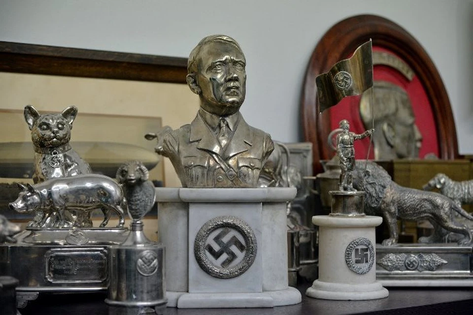 Предметы коллекции нацистских артефактов, найденные в Буэнос-Айресе