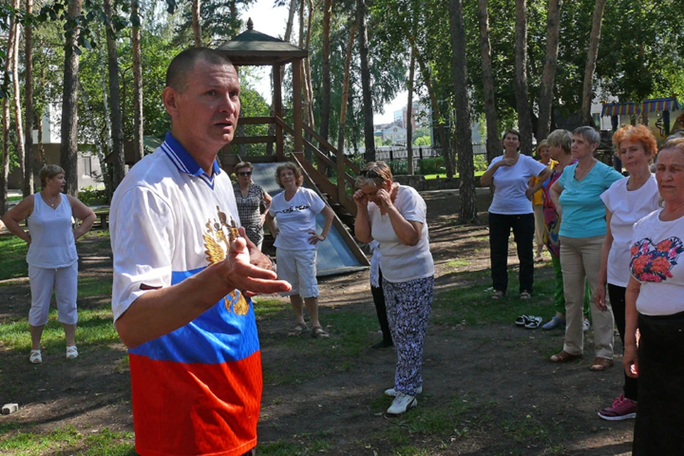 Дмитрий Курбатов уверен: важно развивать массовую физкультуру. Фото: Борис РЕЗУН