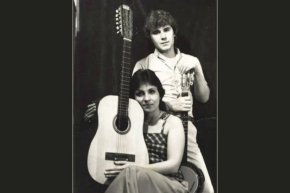Семейный музыкальный дуэт Татьяна Рузавина и Сергей Таюшев. Фото с персональной страницы в соцсети Татьяны Визбор.