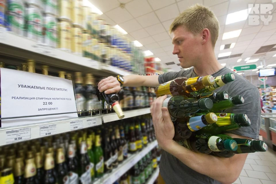 Минздрав предлагает повысить цены на крепкий алкоголь и ограничить продажу спиртного после 22.00