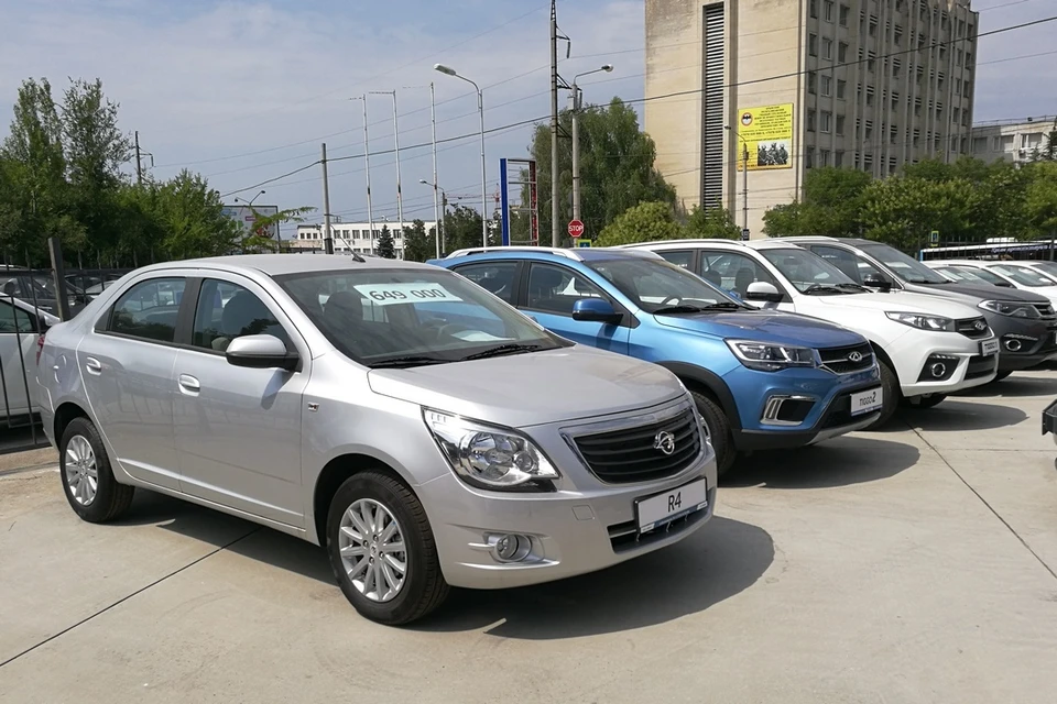 Конкурировать с отечественными автомобилями китайскому производителю помогает и то, что каждая модель сертифицирована по российским стандартам.