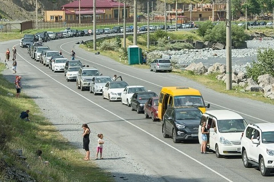 Пробка на границе с Грузией. Фото: instagram.com/kozzlik74/