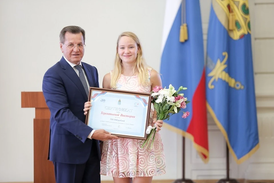 В честь праздника губернатор Астраханской области вручил спортсменам, показавшим наилучшие результаты, награды и подарки.