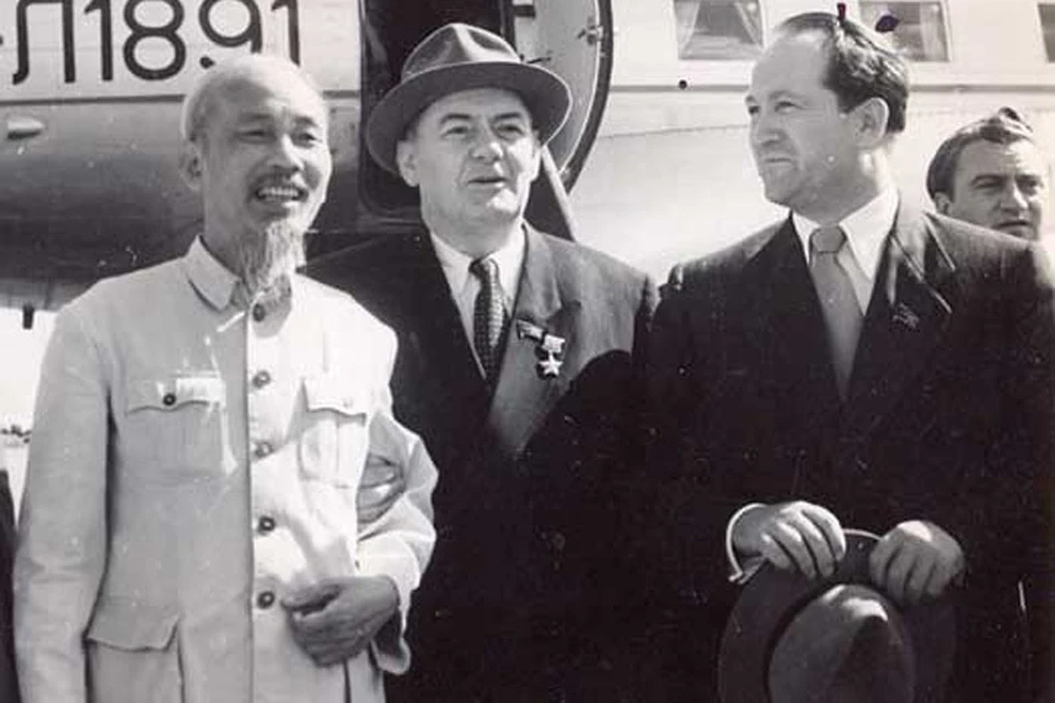 Руководители Беларуси Тихон Киселев (справа) и Василий Козлов встречают главу Вьетнама Хо Ши Мина в Минске (конец 1950-х). Фото: Национальный архив Беларуси