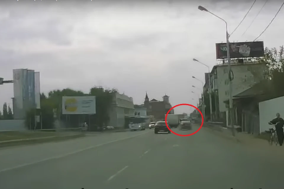Сейчас водителя грузовичка, из-за которого все и случилось, наверняка уже ищут.