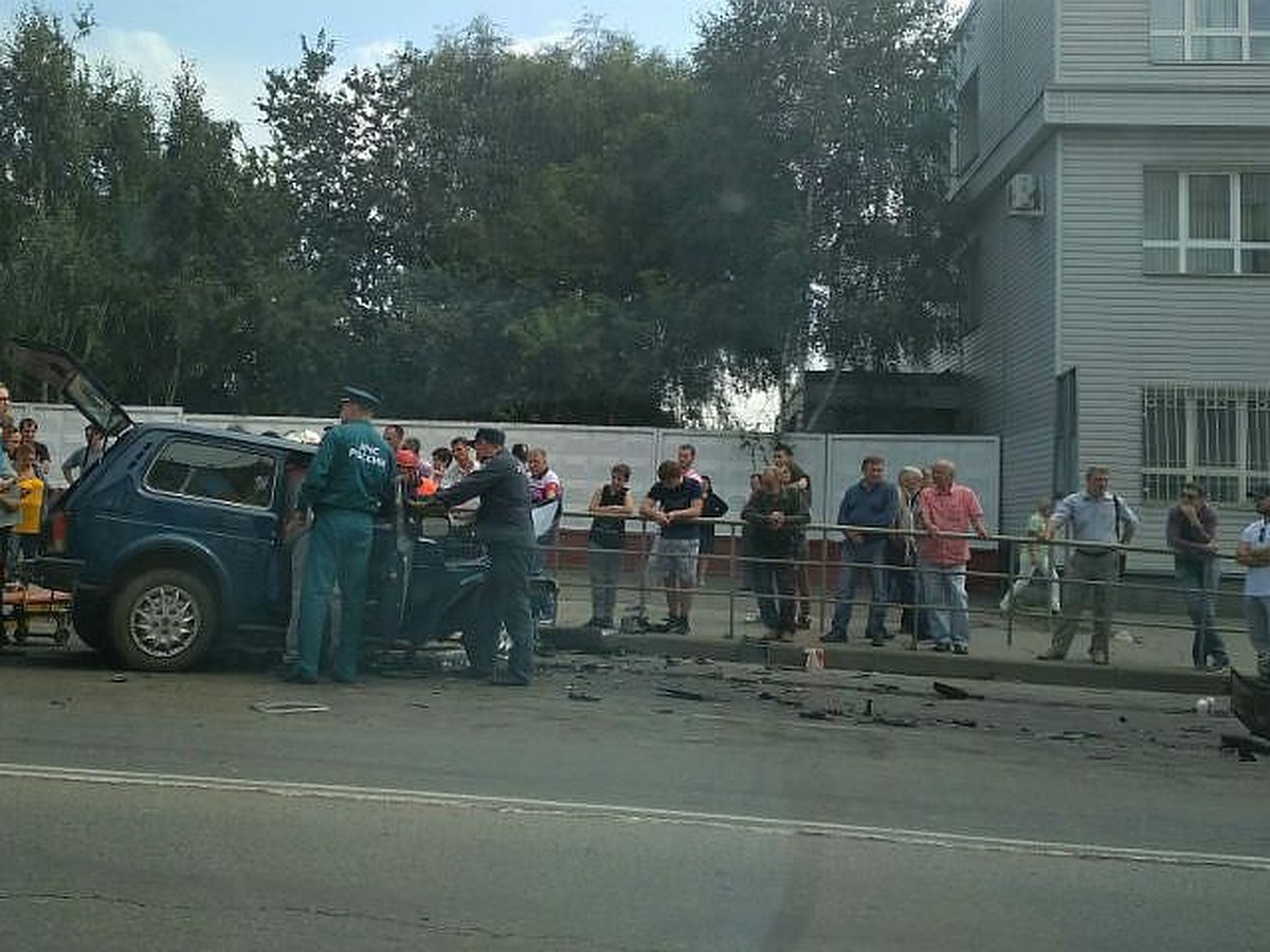 Водитель «Мерседеса», врезавшийся в «Ниву» в центре Омска: Я уходил от  столкновения - KP.RU