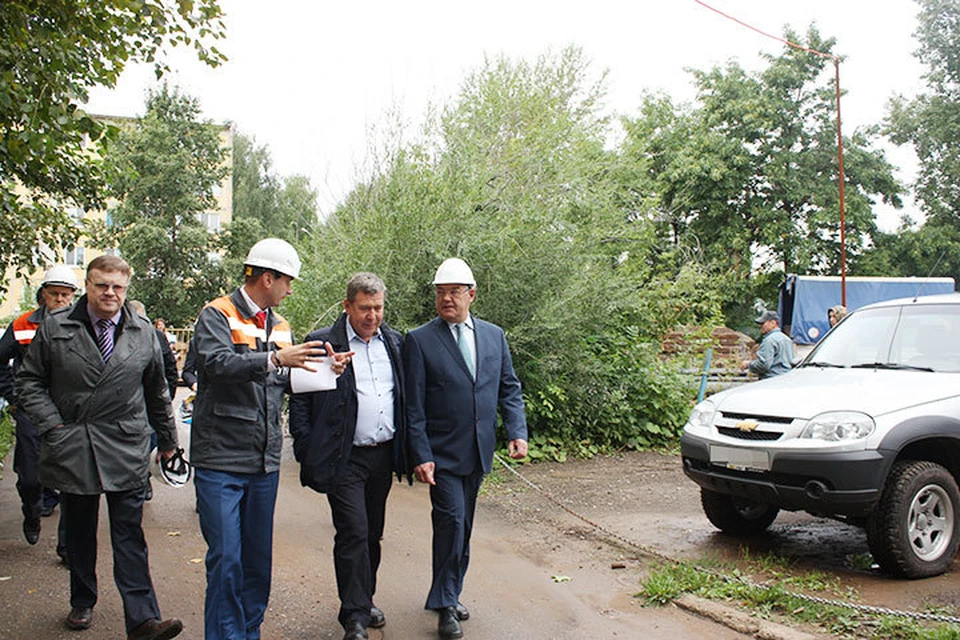 По словам Ярослава Балобанова, на комплексную реконструкцию теплосетей на ул. Сабурова выделили более 100 млн рублей. Цена строительства новой теплотрассы от ТЭЦ-2 - 200 млн рублей