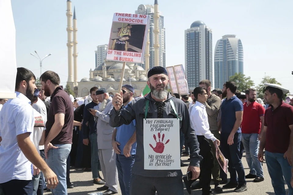 В Чечне провели миллионный митинг в поддержку мусульман-рохинджа, но вот ехать в Мьянму не призывали