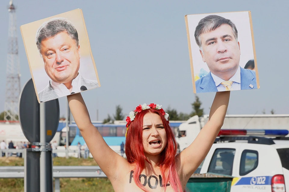 Акция FEMEN во время прорыва Михаила Саакашвили на территорию Украины.