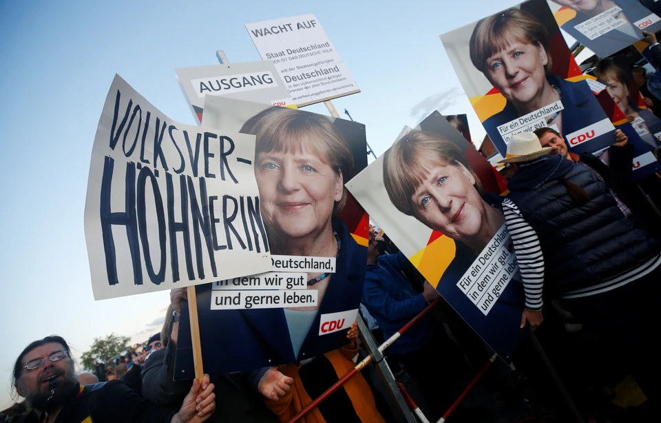 На предвыборном митинге сторонников Ангелы Меркель.