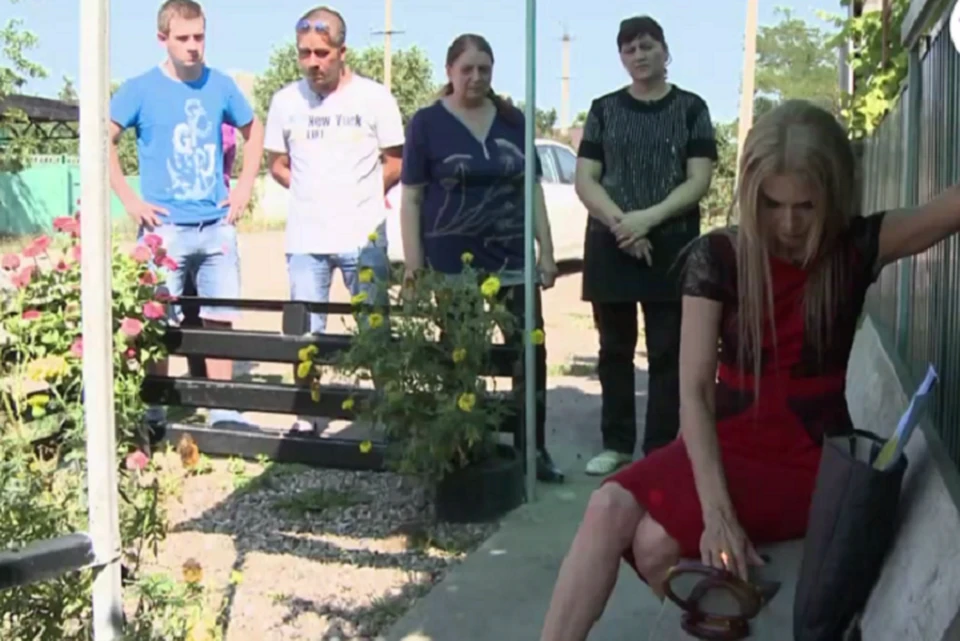 Татьяна Ларина встретилась с родственниками погибшей Оксаны. Фото: стоп-кадр видео.