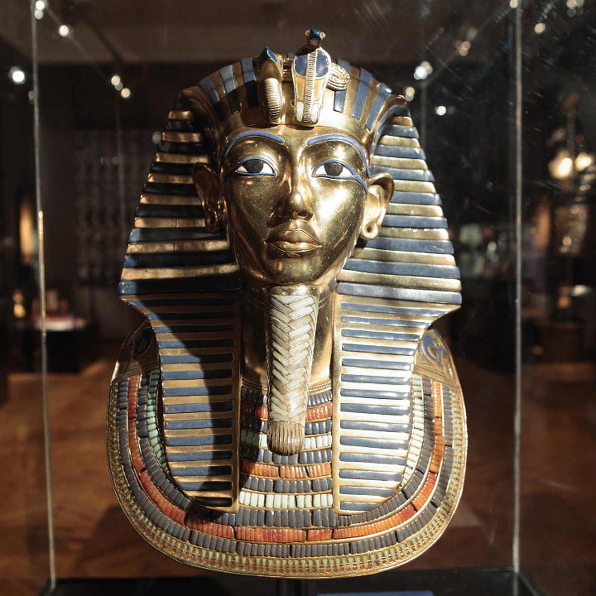 Скандал вокруг «Сокровищ Древнего Египта»: копии артефактов в соцсетях  окрестили «сувенирными поделками» - KP.RU