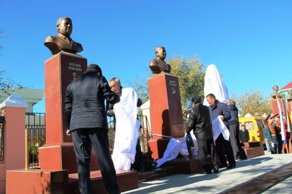 Памятник Кобзону. ФОТО: администрация Агинского Бурятского округа.