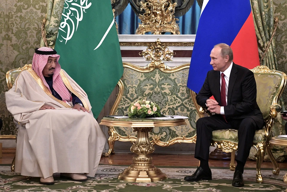 Король Сальман пригласил Владимира Путина в гости по итогам своего визита в Москву.