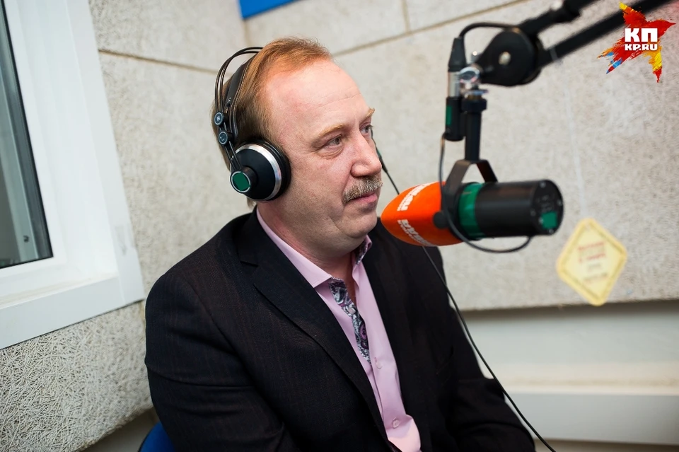 Илья Скирпичников в эфире радио.