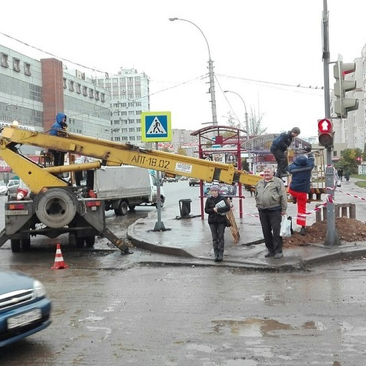 В Вологде светофор на перекрестке улиц Ленинградская-Гончарная переехал  ближе к магазину - KP.RU