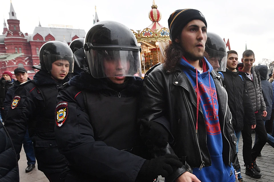 У 300 задержанных на улицах Москвы напалма при себе не оказалось. Они вообще не очень понимали, что делать, куда и главное — за что идти