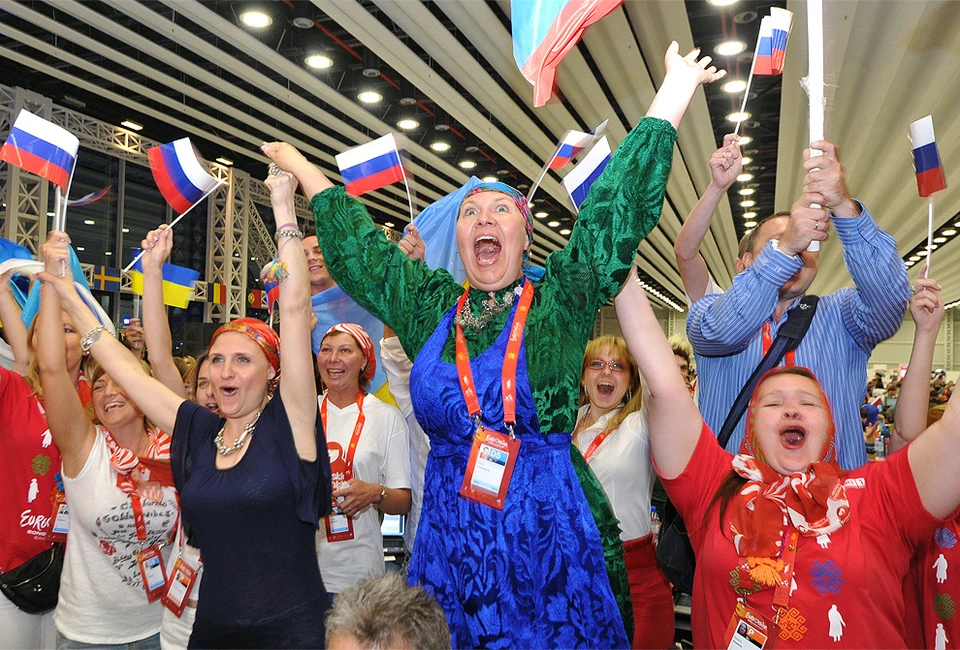 2012 год, болельщики россиян во время оглашения результатов голосования на конкурсе "Евровидение" в Баку.
