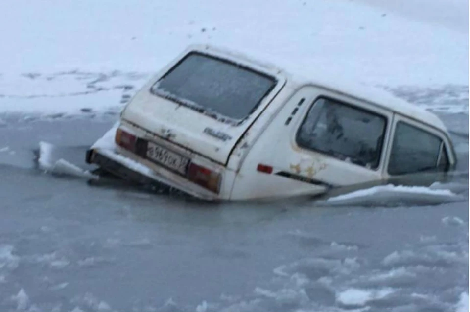 ЧП в Киренском районе: под лед провалился автомобиль.