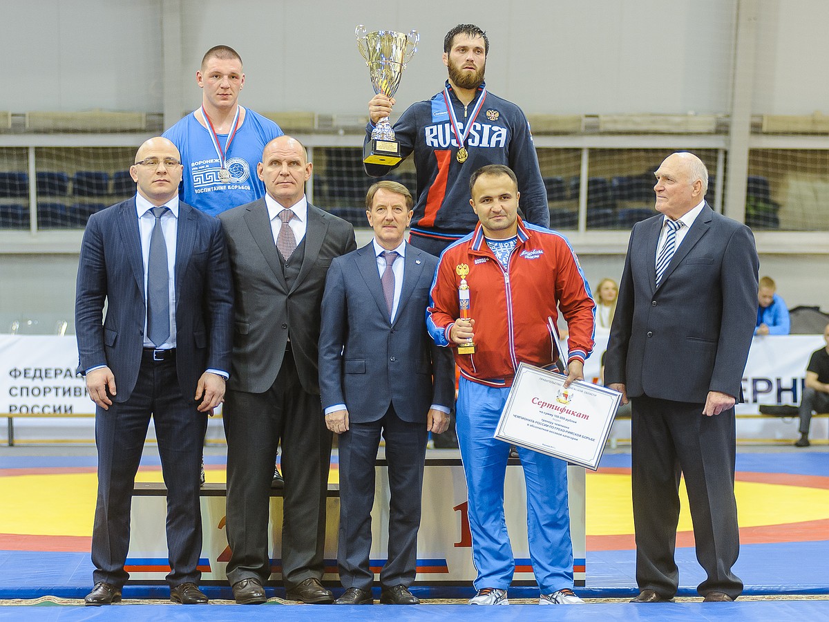 В Воронеже провели чемпионат России по греко-римской и вольной борьбе -  KP.RU