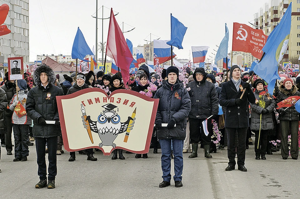 Новоуренгойская гимназия ежегодно выходит на шествие «Бессмертного полка». Фото: gumnasium-nur.ru