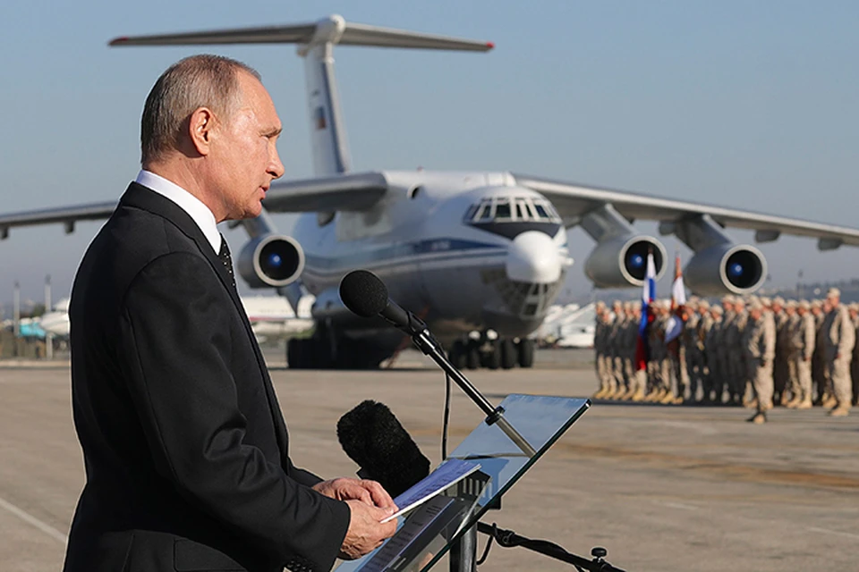 По дороге в Каир президент России прилетел в Сирию — на авиабазу Хмеймим