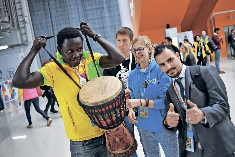20 октября, 7-й день Всемирного фестиваля молодежи и студентов в Сочи был посвящен темам экологической устойчивости в мире... Ну и без хорошей музыки тоже никуда!