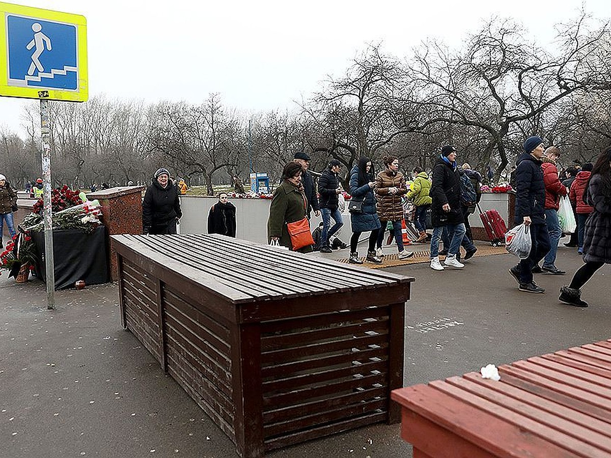 В Москве демонтируют бетонные блоки, установленные возле подземных  переходов - KP.RU