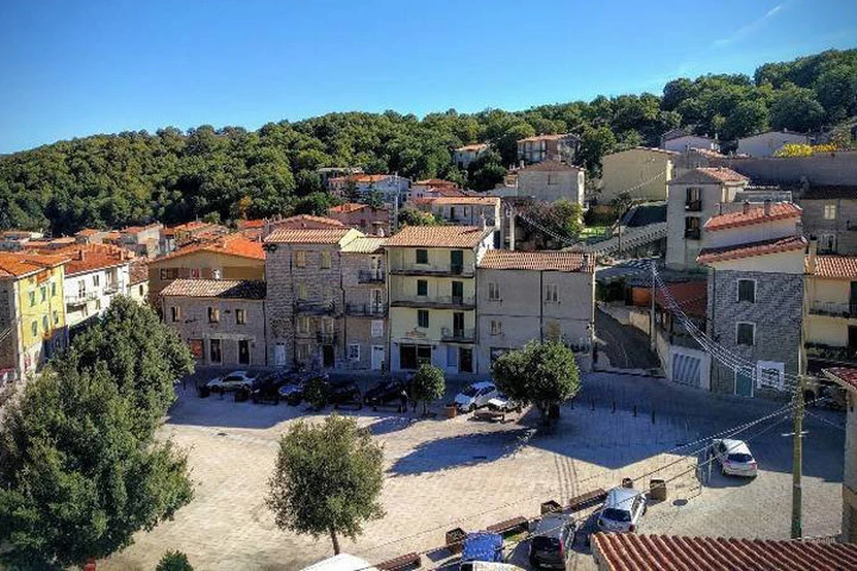 В этом городке на Сардинии корреспондент "КП" хотел купить домик. Фото: CNN
