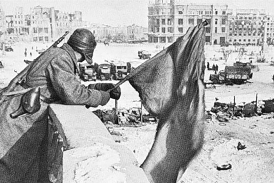 Знамя победы освобожденного Сталинграда. 31 января 1943 года.