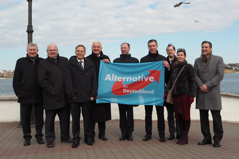 Немецкие депутаты из партии "Альтернатива для Германии" в Крыму.