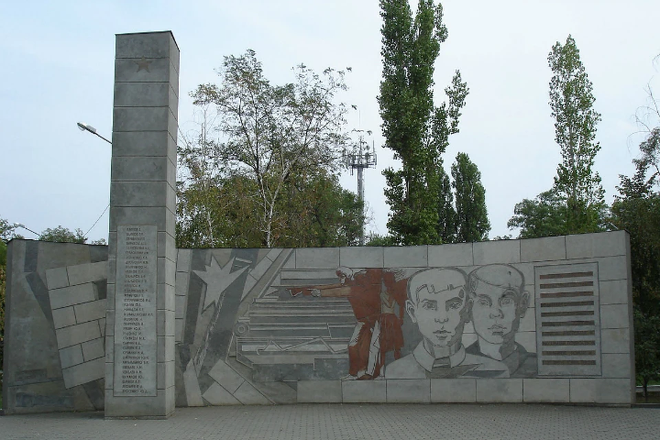Мемориал пионерам-героям в Каменске. Фото: Википедия.