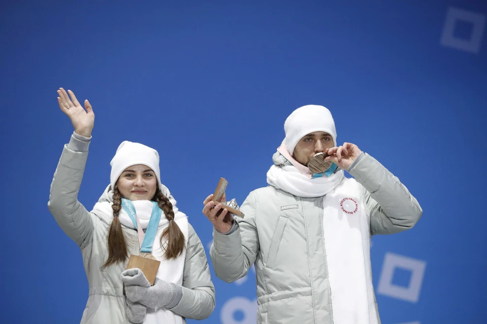 Олимпийские медалисты Брызгалова и Крушельницкий.