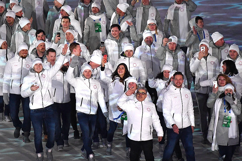 Российские спортсмены на церемонии закрытия Олимпиады 2018.