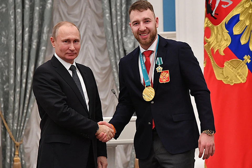 Владимир Путин вручил государственные награды российским спортсменам - победителям и призерам зимних Олимпийских игр в Пхенчхане