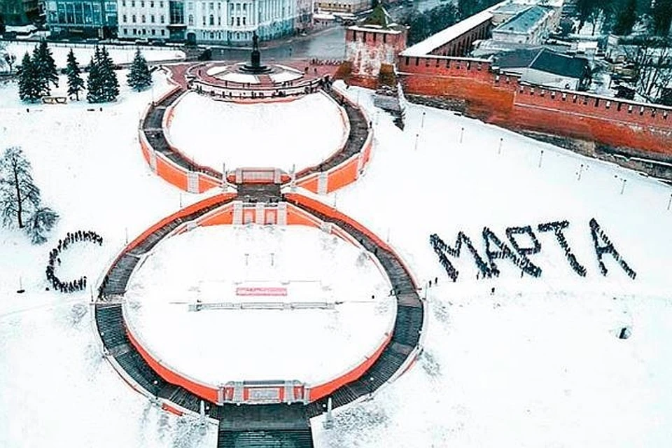 Флешмоб на Чкаловской лестнице 8 марта побьет рекорд России. Фото: Игорь Иванов