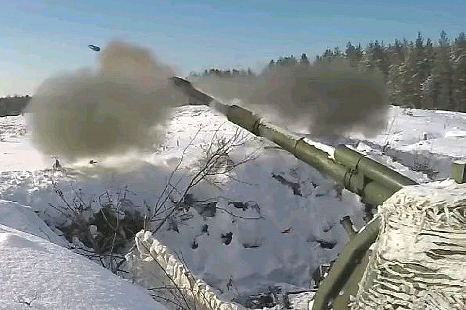 Кадр из видео стрельбы управляемыми снарядами «Краснополь».