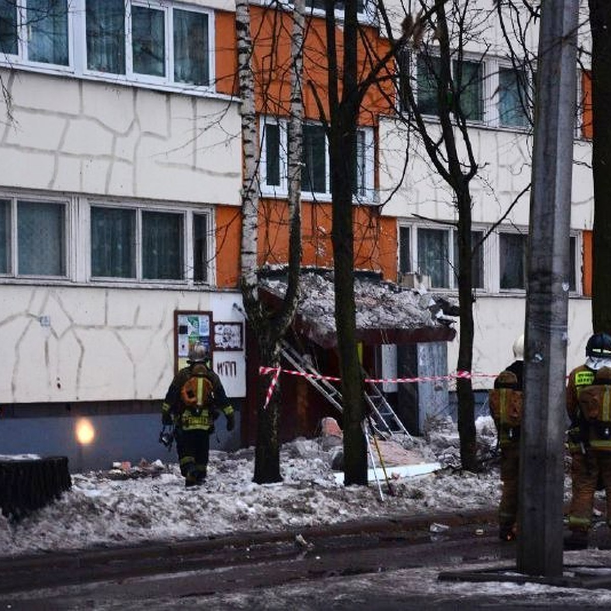 Жильцы дома на Народного Ополчения, где прогремел взрыв: «Пострадавших  выносили на себе…» - KP.RU